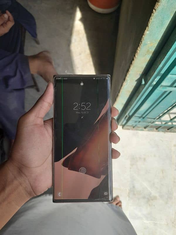 Samsung note 20 Ultra bas panel pr ubdate karna ka bad gren line ayi h 0