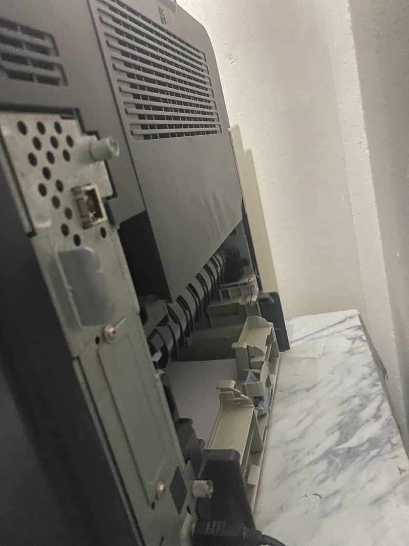 HP Lazerjet P4015n 1