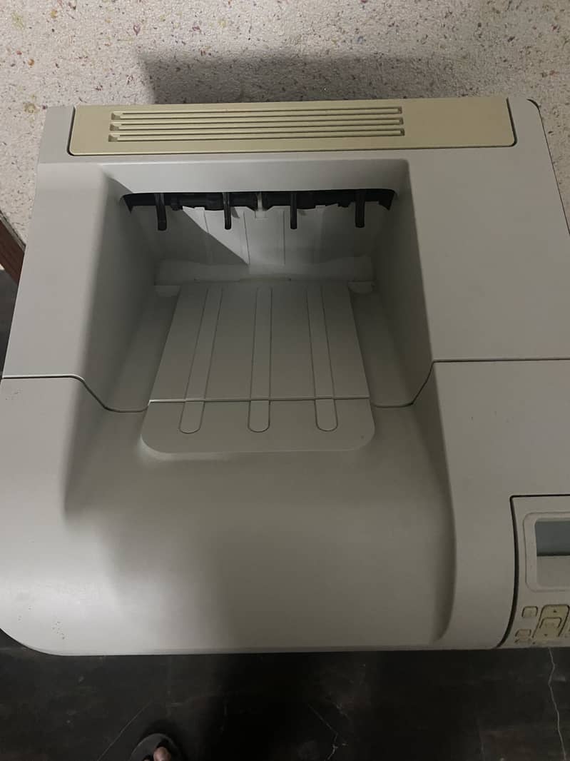 HP Lazerjet P4015n 2