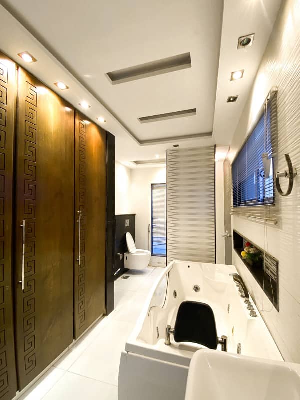 Luxurious 1 Kanal Furnished House for Sale in Bahria Town, Lahore 5