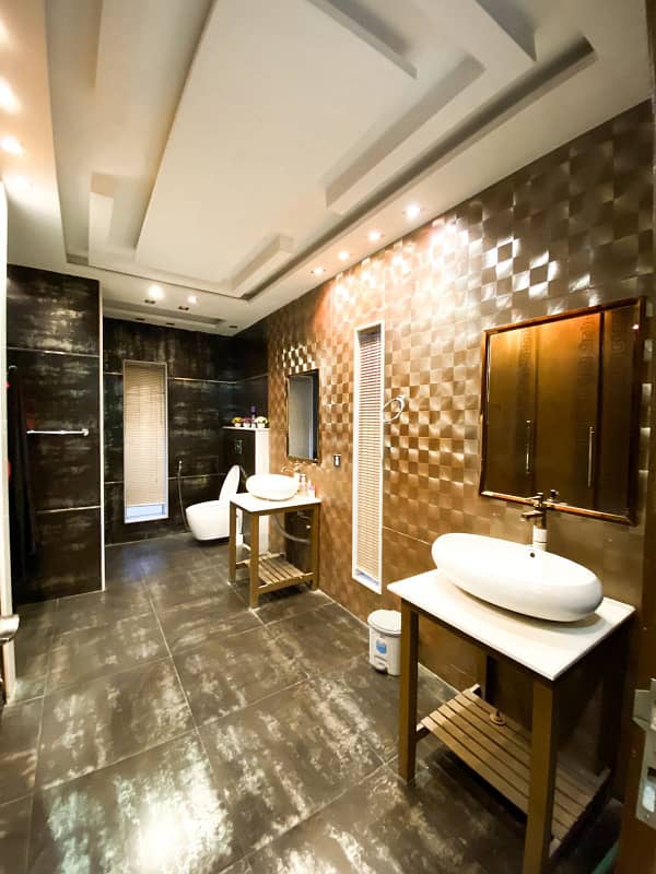 Luxurious 1 Kanal Furnished House for Sale in Bahria Town, Lahore 10