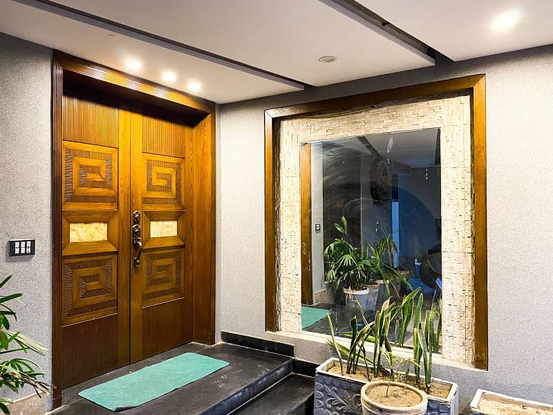 Luxurious 1 Kanal Furnished House for Sale in Bahria Town, Lahore 13