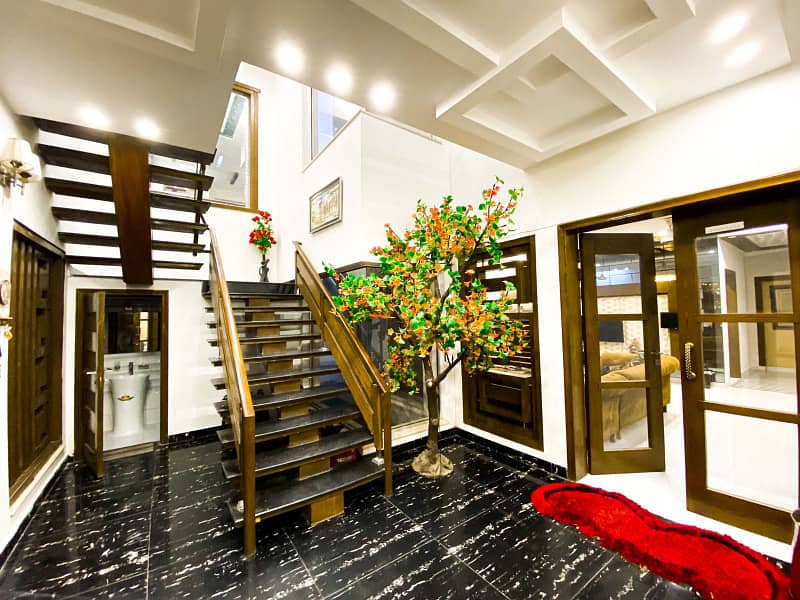 Luxurious 1 Kanal Furnished House for Sale in Bahria Town, Lahore 19