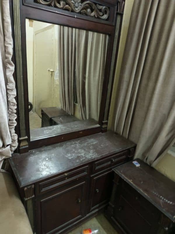 Dressing table 0