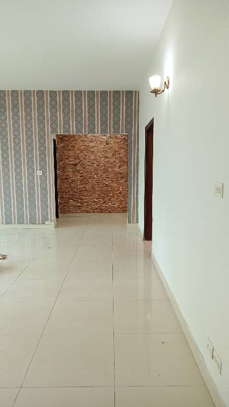 3 Bed Room apartment available for Rent in Askari 11 sec-B Lahore 11