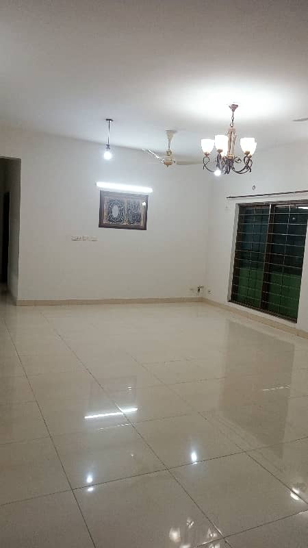 3 Bed Room apartment available for Rent in Askari 11 sec-B Lahore 33