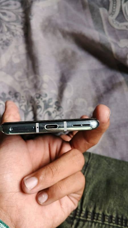 ONEPLUS 8T 12+4/256.      EXCHANGE POSSIBLE 5