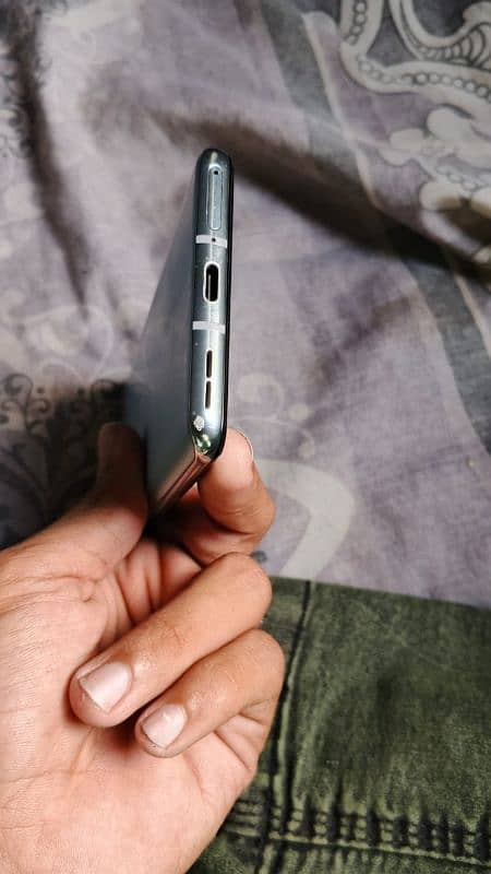 ONEPLUS 8T 12+4/256.      EXCHANGE POSSIBLE 10