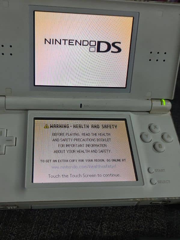 NINTENDO DS LITE WITH 2 CARTS ORIGINAL CHARGER POUCH BUILTIN GAME CART 4