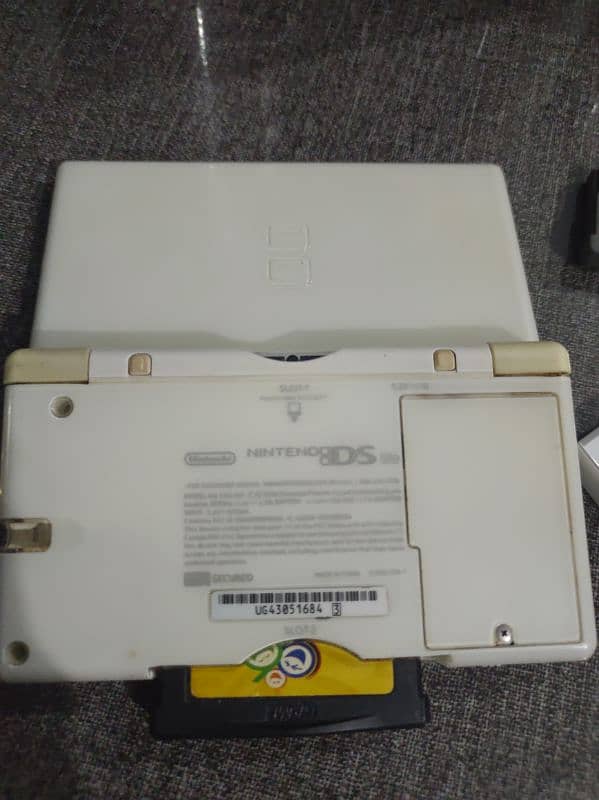 NINTENDO DS LITE WITH 2 CARTS ORIGINAL CHARGER POUCH BUILTIN GAME CART 11