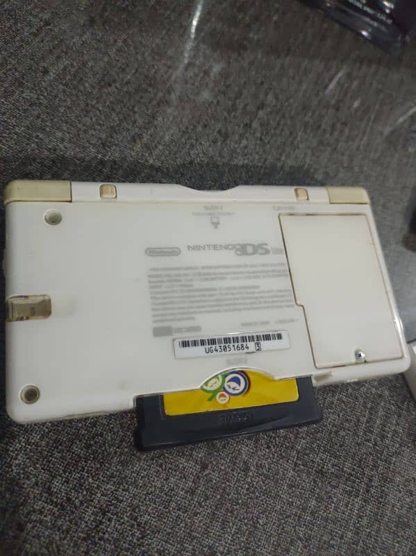NINTENDO DS LITE WITH 2 CARTS ORIGINAL CHARGER POUCH BUILTIN GAME CART 12