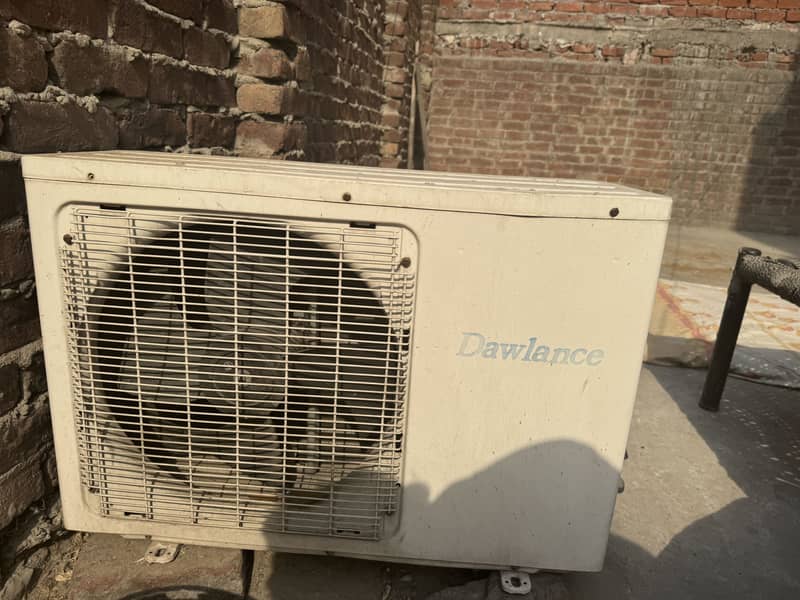 Dawlance 1.5 ton non inverter 155V series all original and running 1