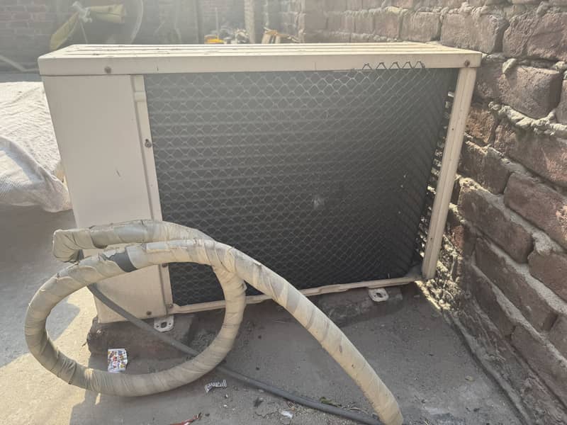 Dawlance 1.5 ton non inverter 155V series all original and running 4