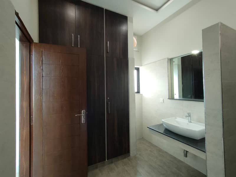 5-marla Upper Portion For Rent Dha Phase 6 / 2Bed 2