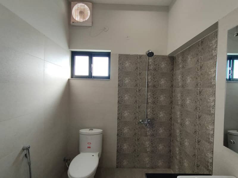 5-marla Upper Portion For Rent Dha Phase 6 / 2Bed 3