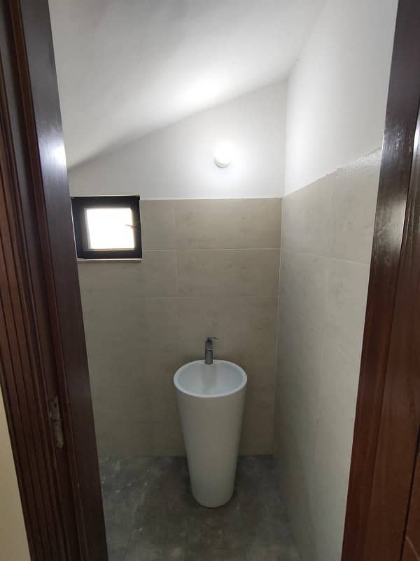 5-marla Upper Portion For Rent Dha Phase 6 / 2Bed 4