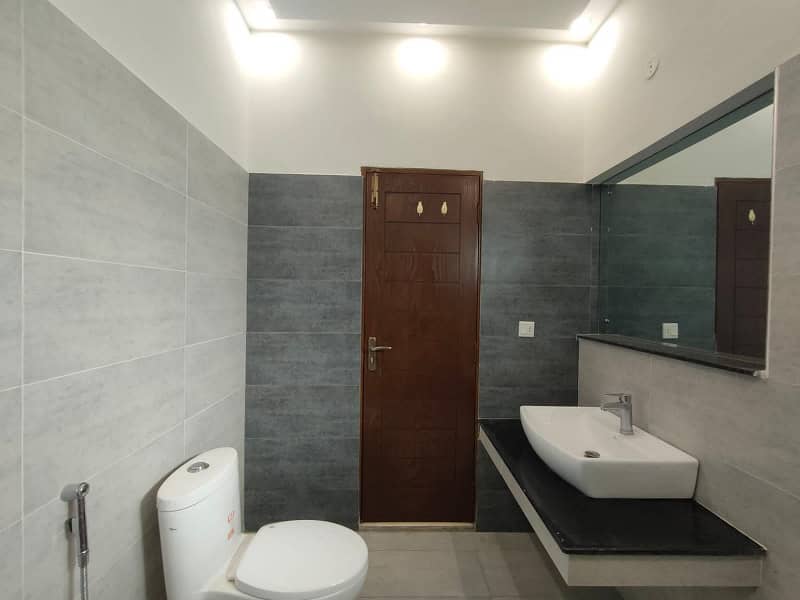 5-marla Upper Portion For Rent Dha Phase 6 / 2Bed 5