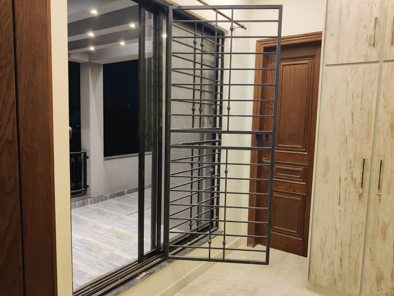 Separate Gate Corner House - 1 Kanal Luxurious Upper Portion On Top Location For Rent in DHA Phase 6 Lahore 8