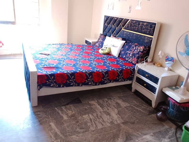 2 bed set available 0