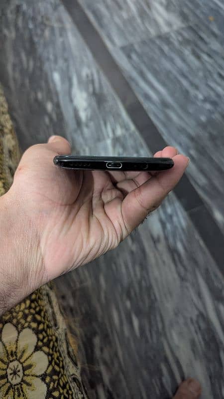 OnePlus 6 8/128 (no exchange) 4