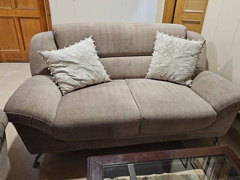 7 seater sofa set in excellent condition with cushions 1