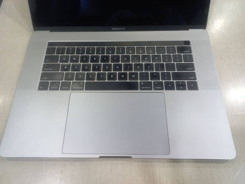 Macbook Pro 2017 i7 15inch 1