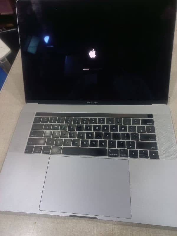 Macbook Pro 2017 i7 15inch 3