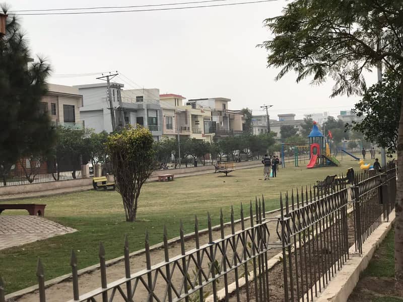 Great Location 5 Marla Plot For Sale In Tulip Extension Block, Park View City, Lahore 0