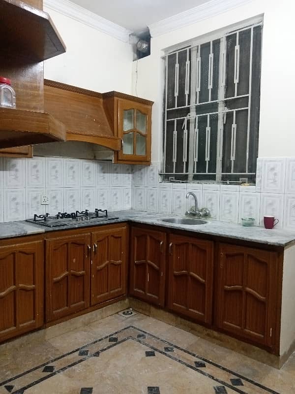3 Bedroom Upper Portion In Pwd Block-D Near London baker's, KFC 9