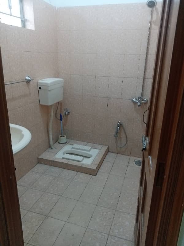 3 Bedroom Upper Portion In Pwd Block-D Near London baker's, KFC 10