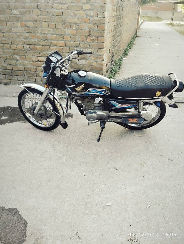 Honda CG 125 Red Color 3