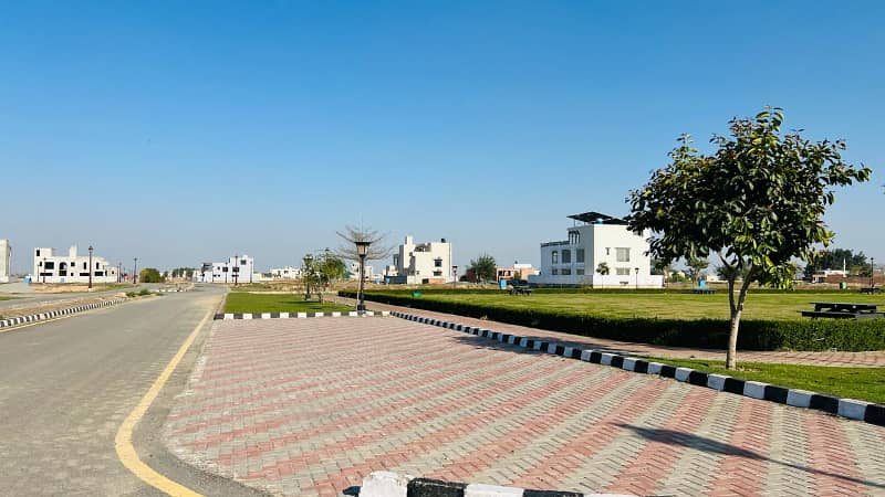 1 Kanal Corner Plot Available For Sale In Lake City Sector Golf Estate 2 3