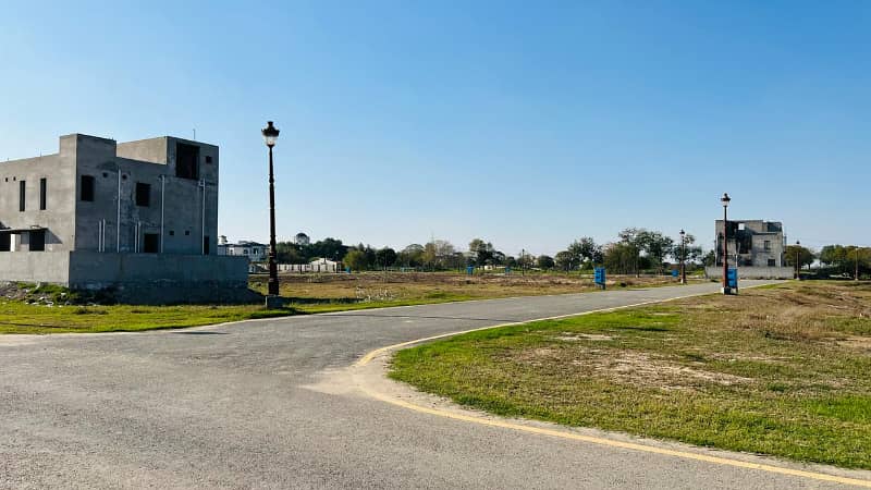 1 Kanal Corner Plot Available For Sale In Lake City Sector Golf Estate 2 4
