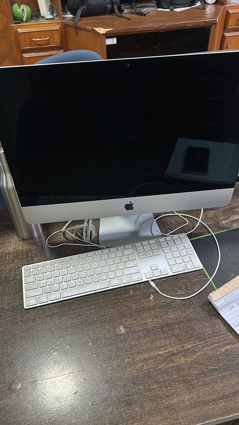Apple iMAC i5 2.4ghz / all in one / 21.5” screen 0