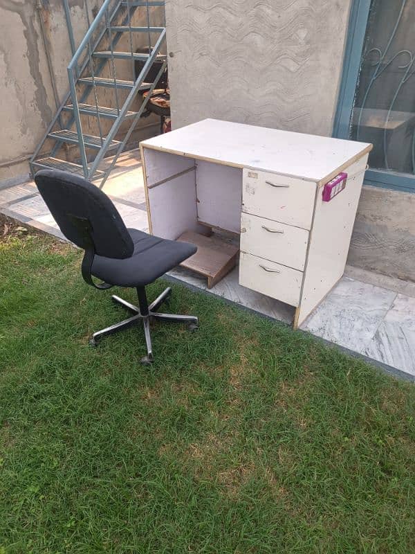 Computer desk and Chair 0