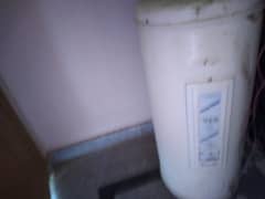 Electric geyser