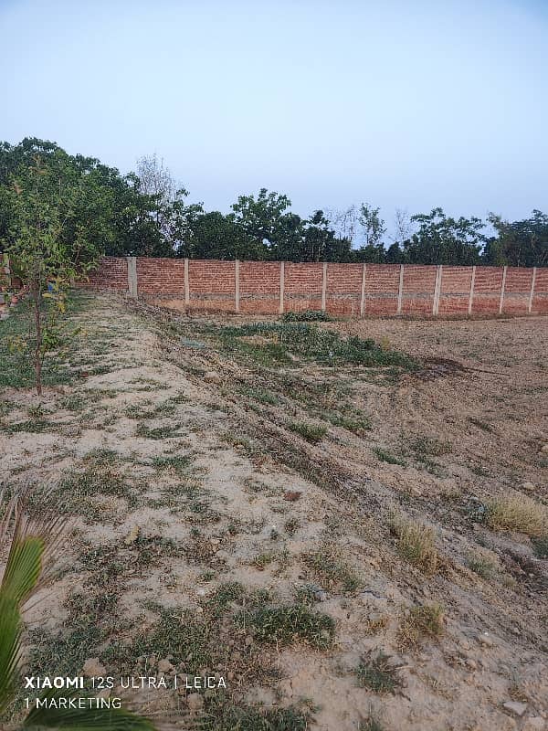 10 Marla prime plot for sale near park and main boulevard. 1