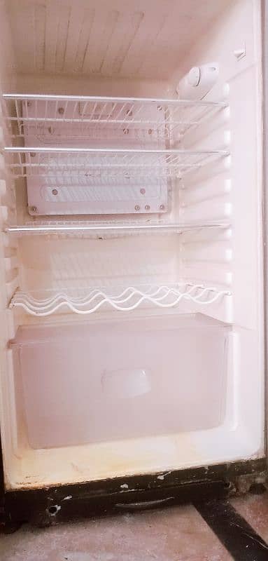 Refrigerator for Sale. 3