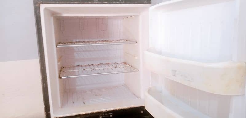 Refrigerator for Sale. 4