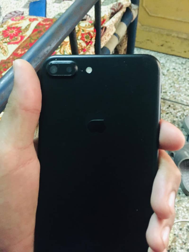 Apple iPhone 7 Plus 0