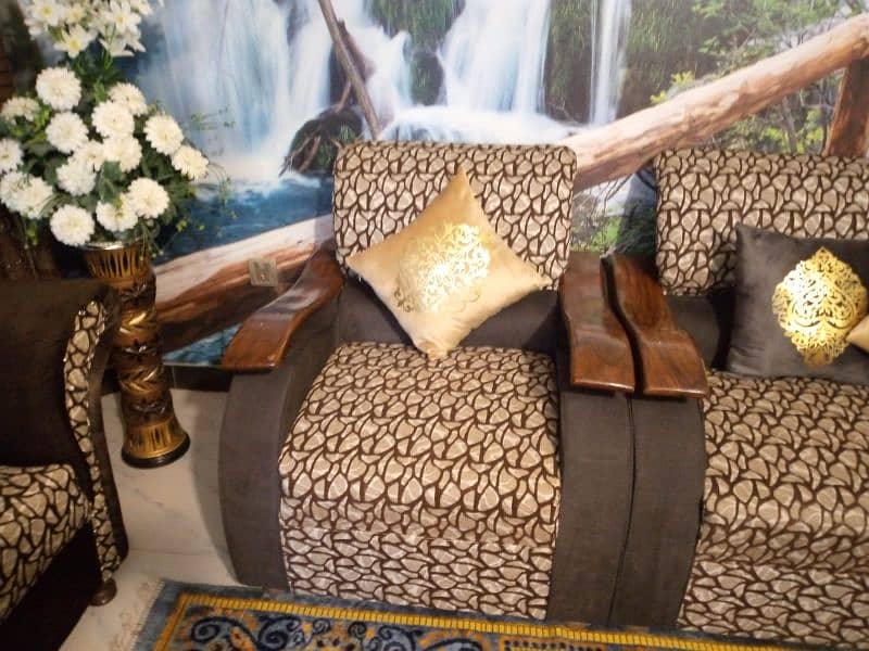 new condition  full dringroom set 4