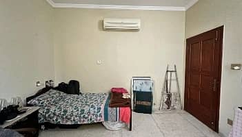 In DHA Phase 3 - Block Z Upper Portion Sized 1 Kanal For rent 9