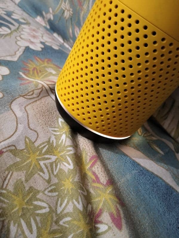 lg clova Bluetooth speaker one charge 6hures battery time good sound 2