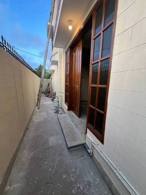 Luxury 1 Kanal Stylish Full House for Rent in Phase 1 4
