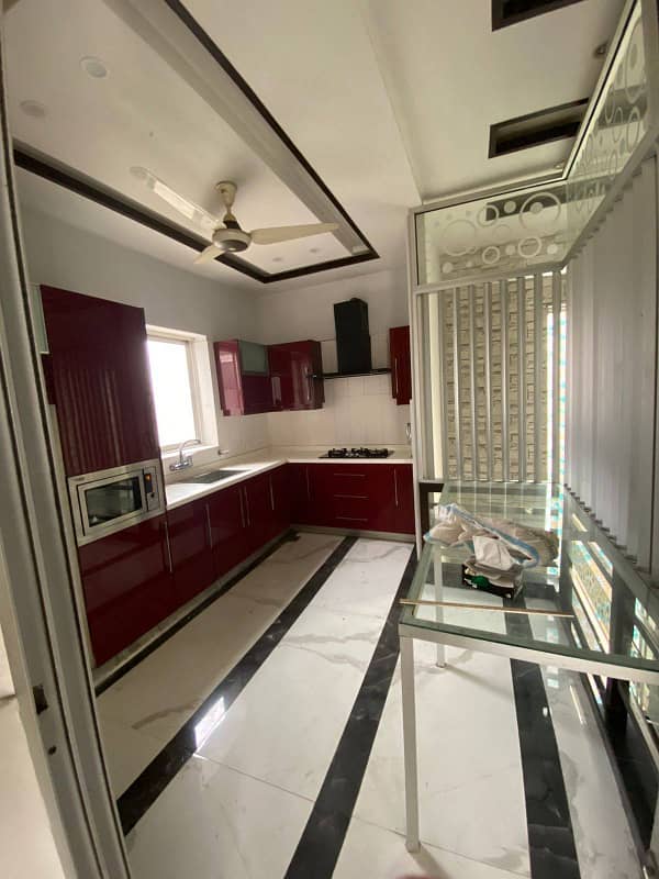 Luxury 1 Kanal Stylish Full House for Rent in Phase 1 5