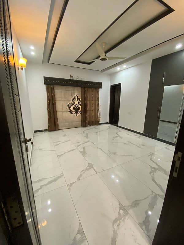 Luxury 1 Kanal Stylish Full House for Rent in Phase 1 8