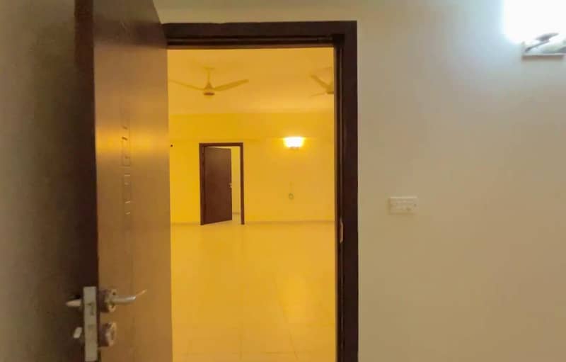 READY TO MOVE 3600sq ft 4Bed Luxury Apartment at Tower-8 Near Entrance of Bahria Town Karachi FOR SALE 17