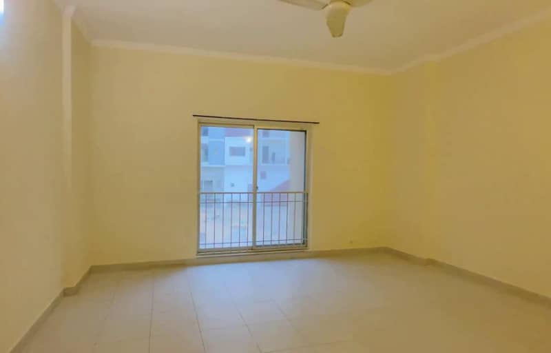READY TO MOVE 3600sq ft 4Bed Luxury Apartment at Tower-8 Near Entrance of Bahria Town Karachi FOR SALE 22