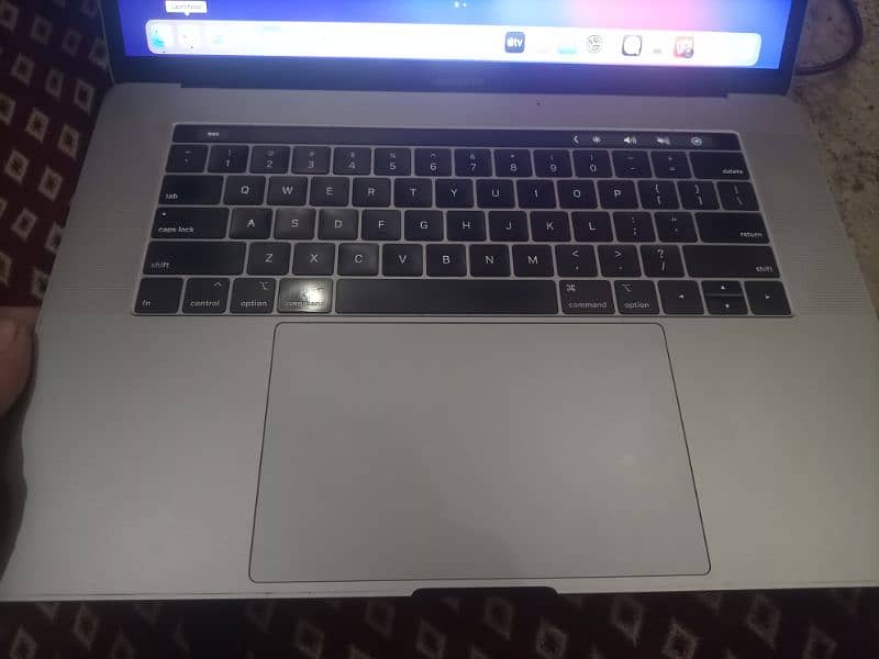 apple MacBook pro (2019) core i9 2