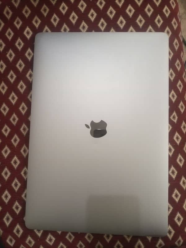apple MacBook pro (2019) core i9 0